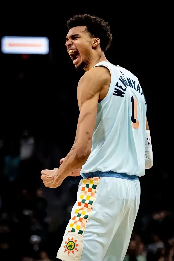 电子竞技真人娱乐-马龙技术犯规送分，塔图姆主帅怒摔战术板！